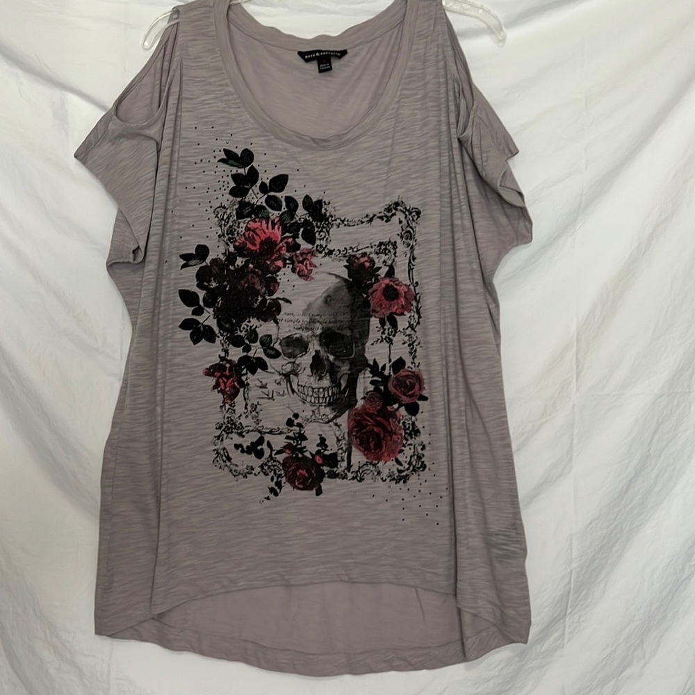 Rock & Republic skull shirt with glitter and rhinestones, never worn